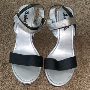 📌 SOLD 📌Sketchers heeled